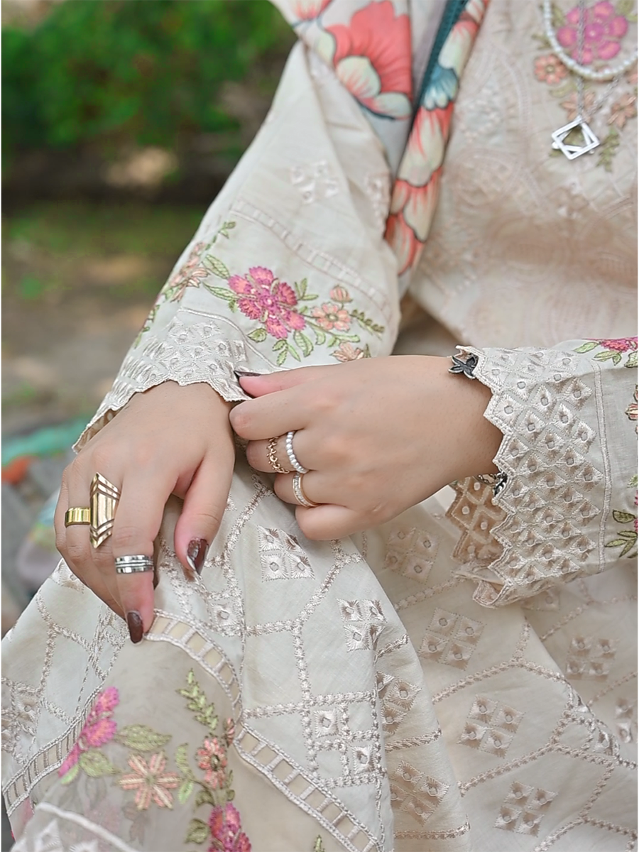 LUXURY 3 PIECE EMBROIDERED STITCHED